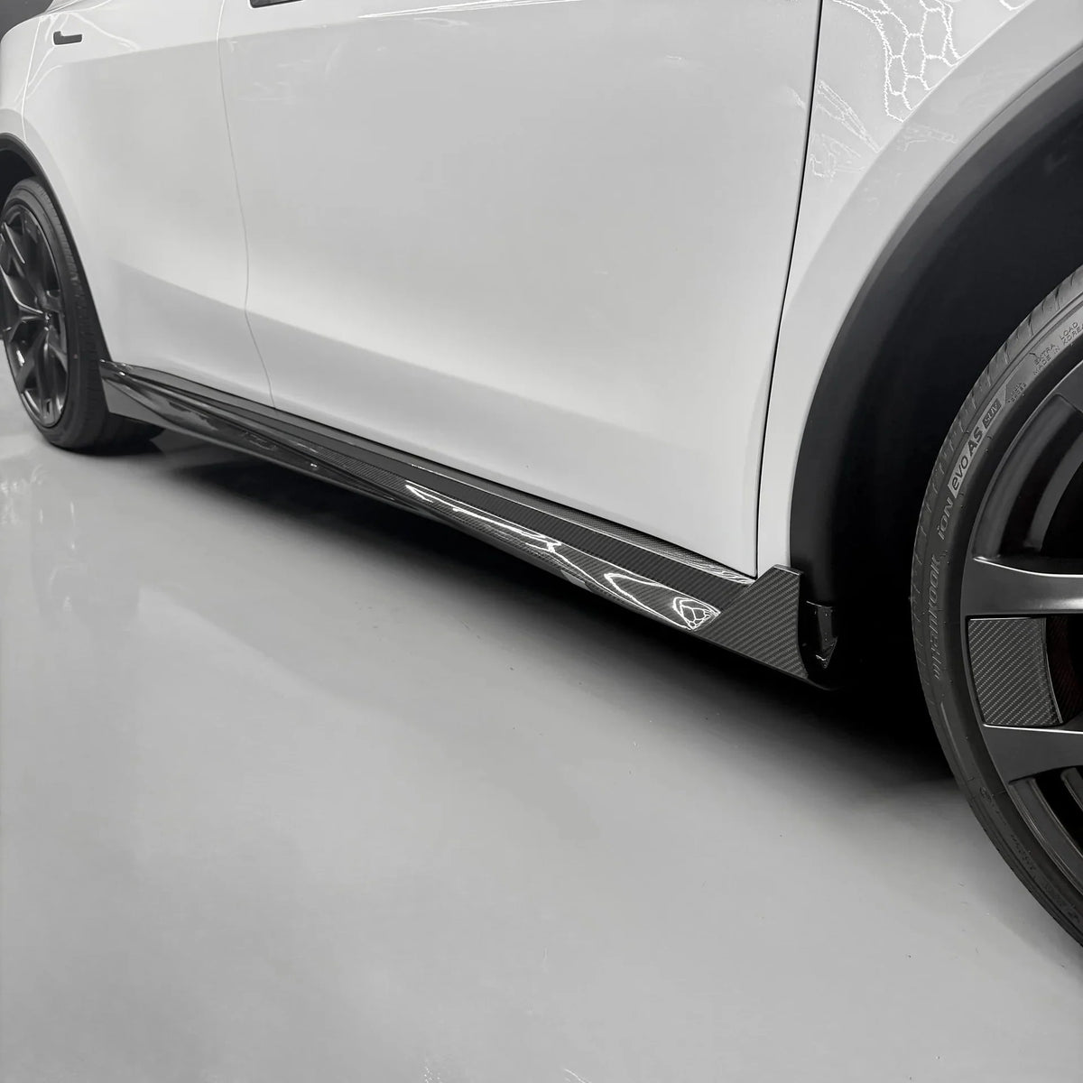 Dry Carbon Fiber Side Skirts for Model Y Juniper  - High Performance Exterior Upgrade